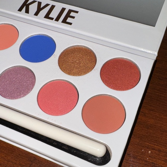 Kylie Cosmetics Eyeshadow Palette - Picture 5 of 9
